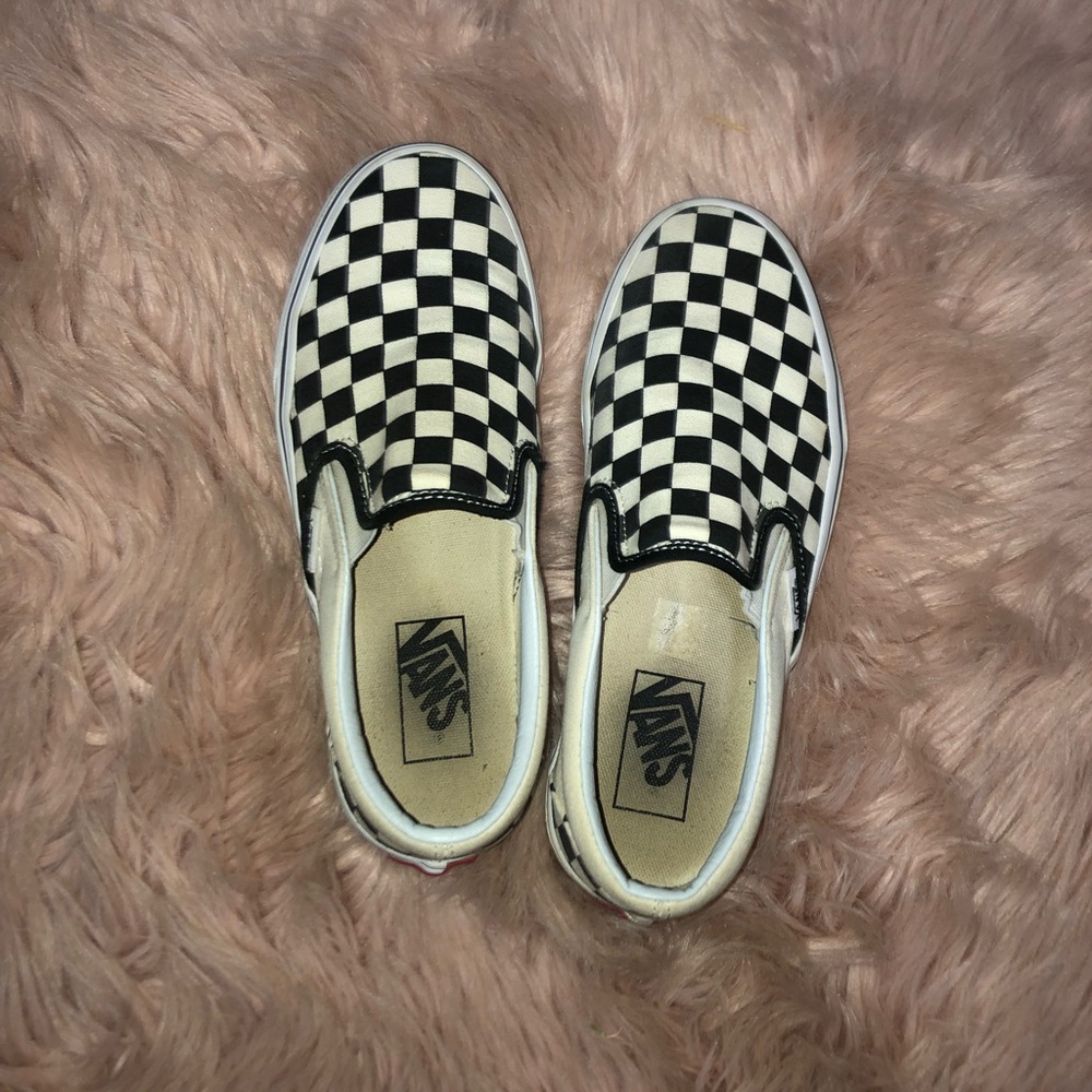 women’s checkered black & white vans